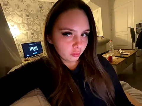 Snapshot of EllaStarrxxx chatting on October 2025 12:00:01 AM EllaStarrxxx online show from October 2025 12:00:01 AM