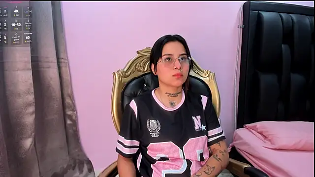 Nixielee  online show from October 2025 12:46:01 PM