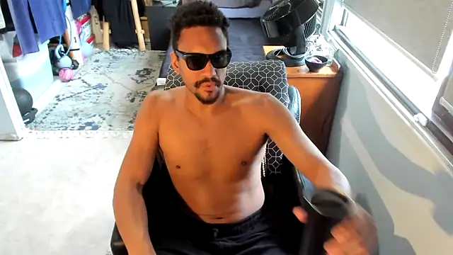 Snapshot of CassiusJohnson chatting on October 2025 01:36:02 AM CassiusJohnson online show from October 2025 01:36:02 AM