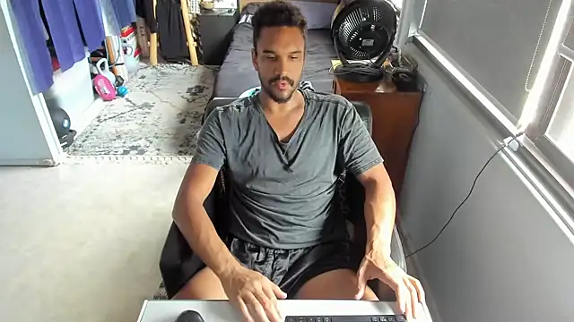 Snapshot of CassiusJohnson chatting on October 2025 01:31:02 AM CassiusJohnson online show from October 2025 01:31:02 AM