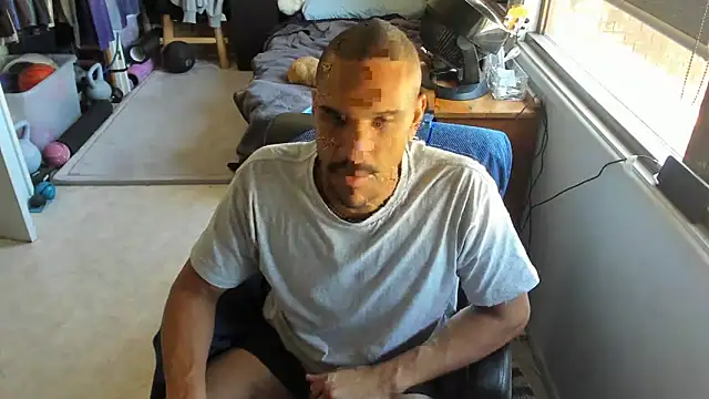 Snapshot of CassiusJohnson chatting on April 2026 02:07:01 AM CassiusJohnson online show from April 2026 02:07:01 AM