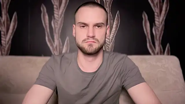 Iveraan online show from October 2025 07:58:02 PM