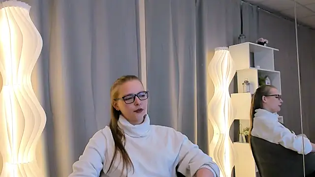 NohemiGilsdorf online show from October 2025 03:10:02 PM