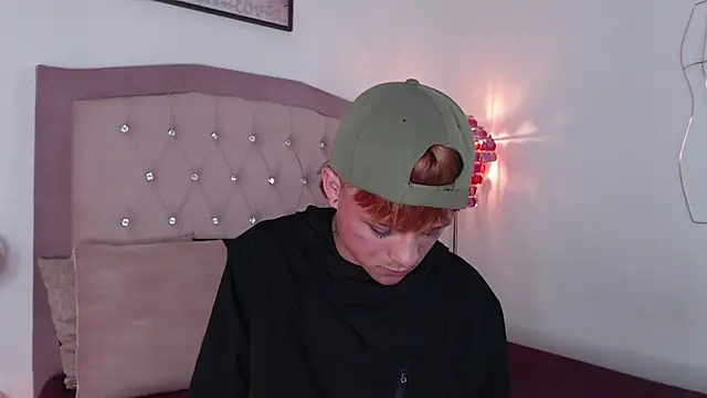 LextterAzak online show from November 2025 02:39:02 PM