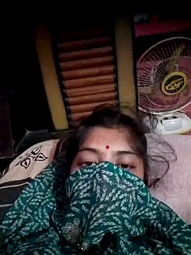 Snapshot of CWEETY-12 chatting on October 2025 12:07:02 AM CWEETY-12 online show from October 2025 12:07:02 AM