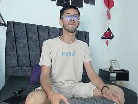 Snapshot of ianthompsoncut chatting on October 2025 11:58:02 PM ianthompsoncut online show from October 2025 11:58:02 PM