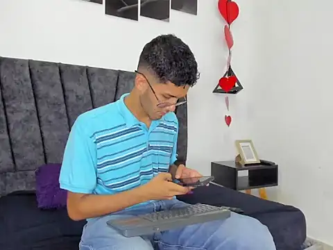 Snapshot of ianthompsoncut chatting on October 2025 06:05:02 PM ianthompsoncut online show from October 2025 06:05:02 PM