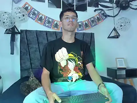 Snapshot of ianthompsoncut chatting on October 2025 07:34:01 PM ianthompsoncut online show from October 2025 07:34:01 PM