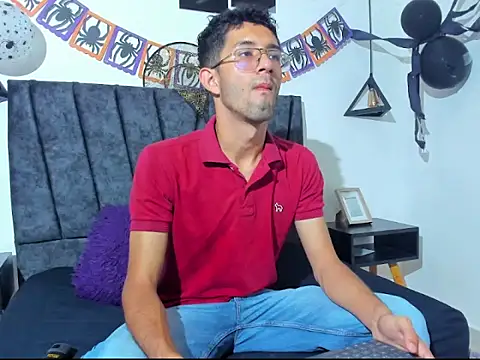 Snapshot of ianthompsoncut chatting on October 2025 07:47:01 PM ianthompsoncut online show from October 2025 07:47:01 PM