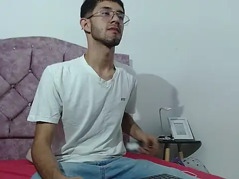 Snapshot of ianthompsoncut chatting on October 2025 03:42:02 AM ianthompsoncut online show from October 2025 03:42:02 AM