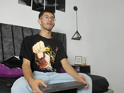 Snapshot of ianthompsoncut chatting on November 2025 05:18:02 AM ianthompsoncut online show from November 2025 05:18:02 AM