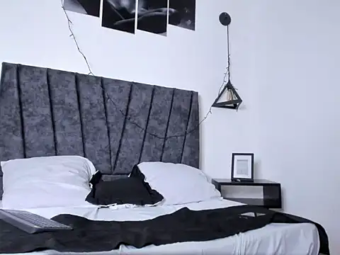 Snapshot of ianthompsoncut chatting on November 2025 12:48:02 PM ianthompsoncut online show from November 2025 12:48:02 PM