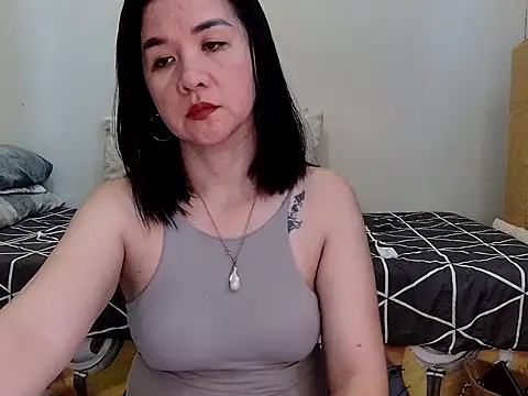 Snapshot of KissHott chatting on April 2026 05:05:01 AM KissHott online show from April 2026 05:05:01 AM