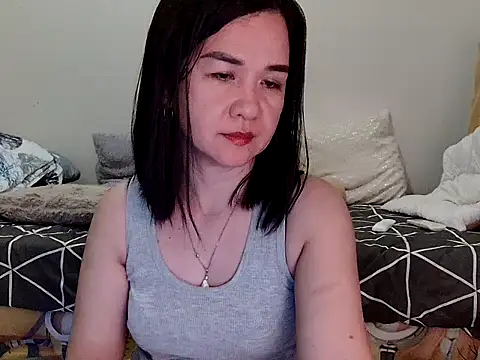 Snapshot of KissHott chatting on May 2026 01:40:01 PM KissHott online show from May 2026 01:40:01 PM