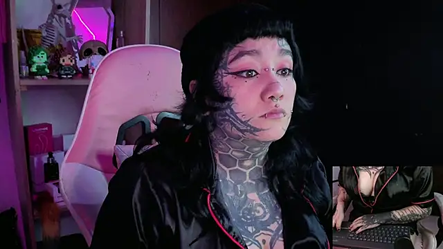 Snapshot of persefoneunderworld666 chatting on October 2025 01:43:02 PM persefoneunderworld666 online show from October 2025 01:43:02 PM