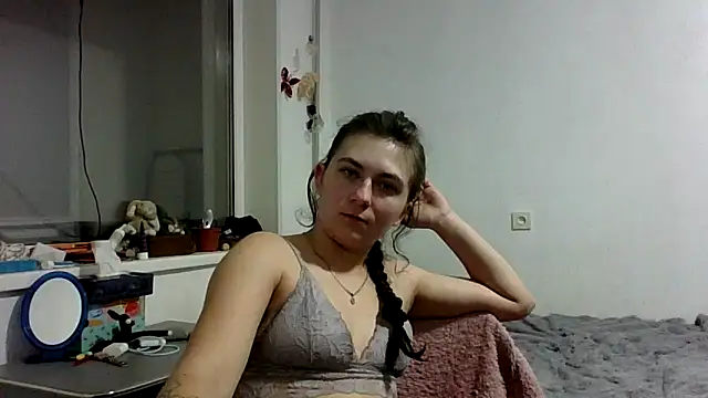 Snapshot of Twolatte1520 chatting on December 2025 07:00:01 PM Twolatte1520 online show from December 2025 07:00:01 PM