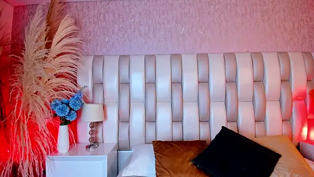 Snapshot of Lizzi_hotman chatting on October 2025 01:18:02 PM Lizzi hotman online show from October 2025 01:18:02 PM