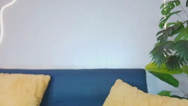 luna valen online show from May 2026 04:09:01 AM