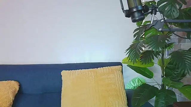 luna valen online show from May 2026 04:10:02 AM