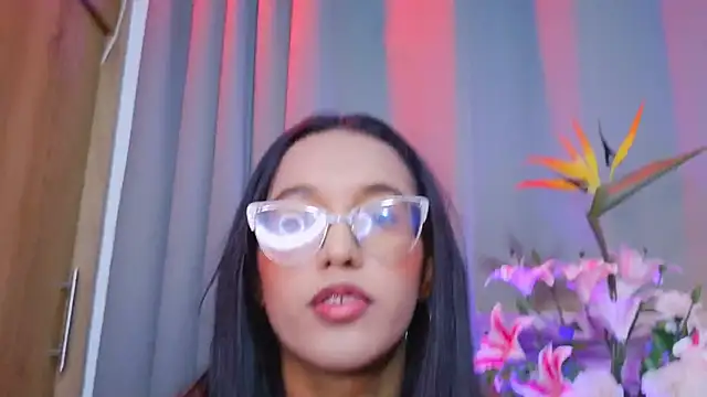 luna valen online show from May 2026 03:47:02 AM