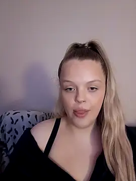 Snapshot of AuroraMaexox chatting on October 2025 09:46:01 PM AuroraMaexox online show from October 2025 09:46:01 PM