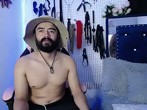 Snapshot of Aron_and_Queen_Annie chatting on November 2025 01:25:02 AM Aron and Queen Annie online show from November 2025 01:25:02 AM