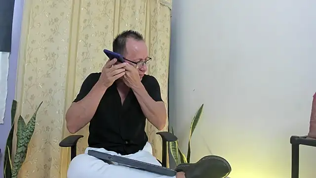 Snapshot of _axelking_ chatting on April 2026 11:27:02 AM axelking online show from April 2026 11:27:02 AM