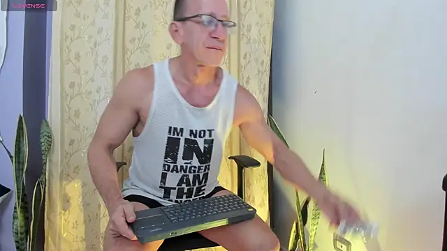 Snapshot of _axelking_ chatting on May 2026 01:33:02 AM axelking online show from May 2026 01:33:02 AM