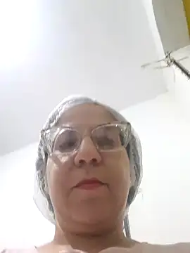 Snapshot of thaynnaxxx chatting on November 2025 10:42:01 PM thaynnaxxx online show from November 2025 10:42:01 PM