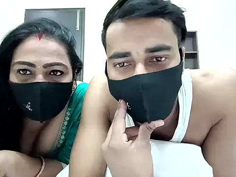 Snapshot of horny_milf_couple chatting on October 2025 10:50:01 AM horny milf couple online show from October 2025 10:50:01 AM