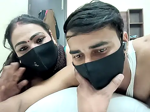 Snapshot of horny_milf_couple chatting on October 2025 06:41:02 PM horny milf couple online show from October 2025 06:41:02 PM