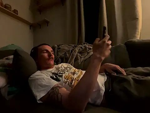AverageMaleJay online show from January 2026 05:20:01 AM