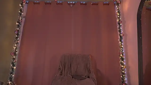 Snapshot of _issy chatting on December 2025 06:42:02 AM issy online show from December 2025 06:42:02 AM