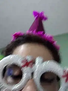 Snapshot of _issy chatting on January 2026 01:19:01 AM issy online show from January 2026 01:19:01 AM