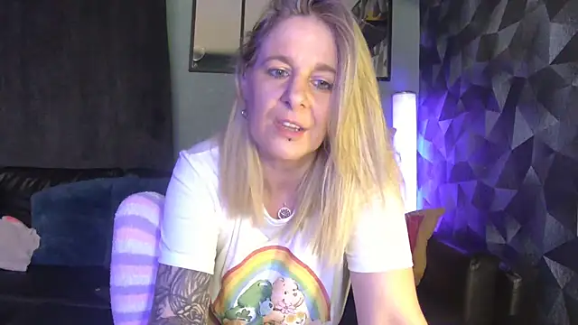 Delichieuse5 online show from February 2026 09:00:02 PM