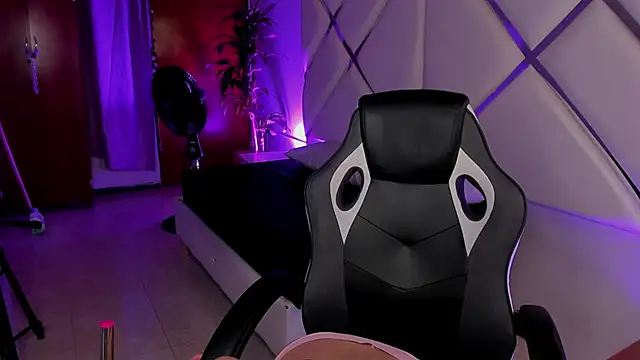 Snapshot of Lia_Kitten chatting on October 2025 03:04:02 AM Lia Kitten online show from October 2025 03:04:02 AM