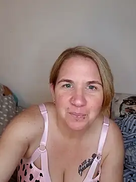 Snapshot of LaceyWestxx chatting on November 2025 08:20:02 PM LaceyWestxx online show from November 2025 08:20:02 PM