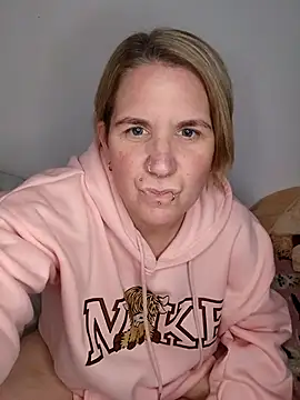 Snapshot of LaceyWestxx chatting on November 2025 06:01:01 PM LaceyWestxx online show from November 2025 06:01:01 PM