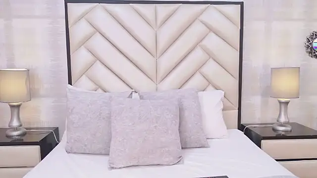 CristalShayy online show from April 2026 12:17:01 PM