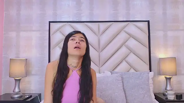 CristalShayy online show from April 2026 11:32:01 AM