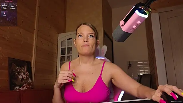 Lady Shine online show from May 2026 07:33:01 PM
