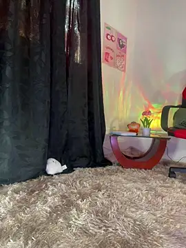 Snapshot of AlannaDollx chatting on October 2025 01:40:02 PM AlannaDollx online show from October 2025 01:40:02 PM