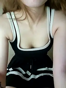 Snapshot of LylyCii6969 chatting on October 2025 04:00:02 AM LylyCii6969 online show from October 2025 04:00:02 AM