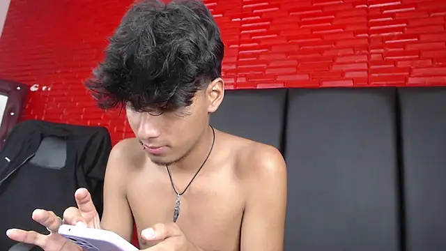 tyler wolf1  online show from October 2025 12:37:01 PM