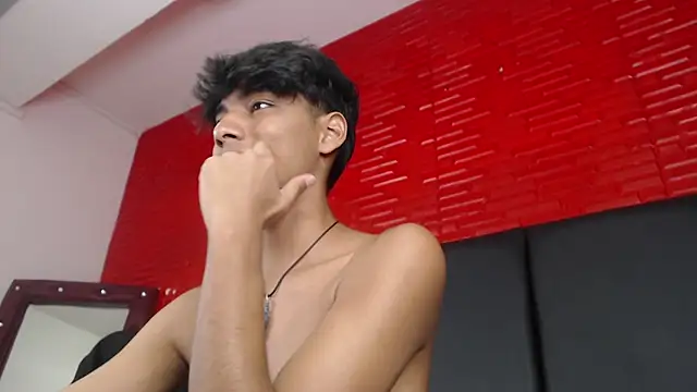 tyler wolf1  online show from October 2025 01:00:02 PM