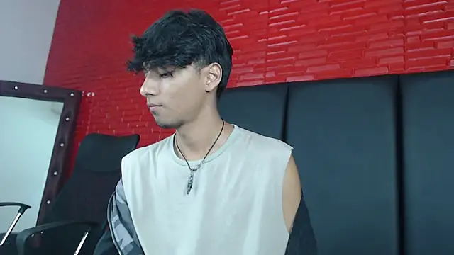 tyler wolf1  online show from October 2025 01:25:02 PM