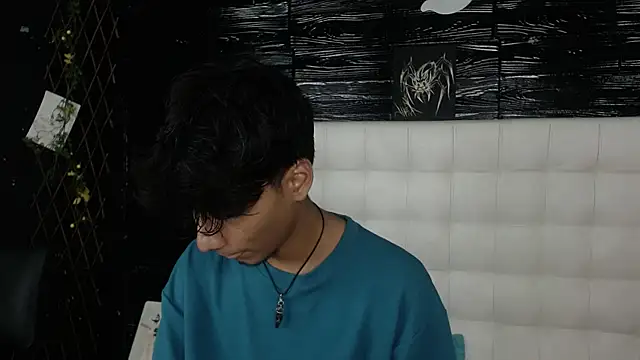 tyler wolf1  online show from October 2025 12:27:02 PM