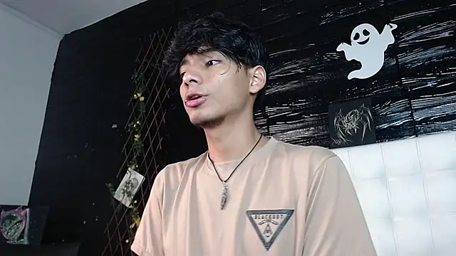 tyler wolf1  online show from October 2025 12:27:01 PM