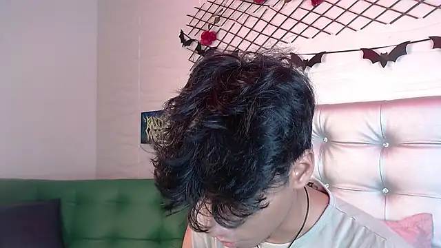 tyler wolf1  online show from October 2025 12:31:01 PM