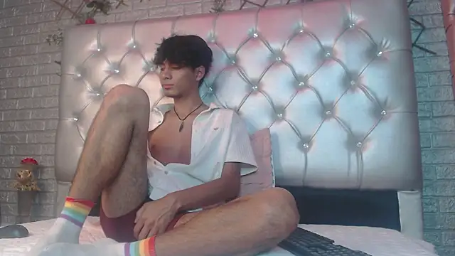 tyler wolf1  online show from October 2025 02:42:02 PM